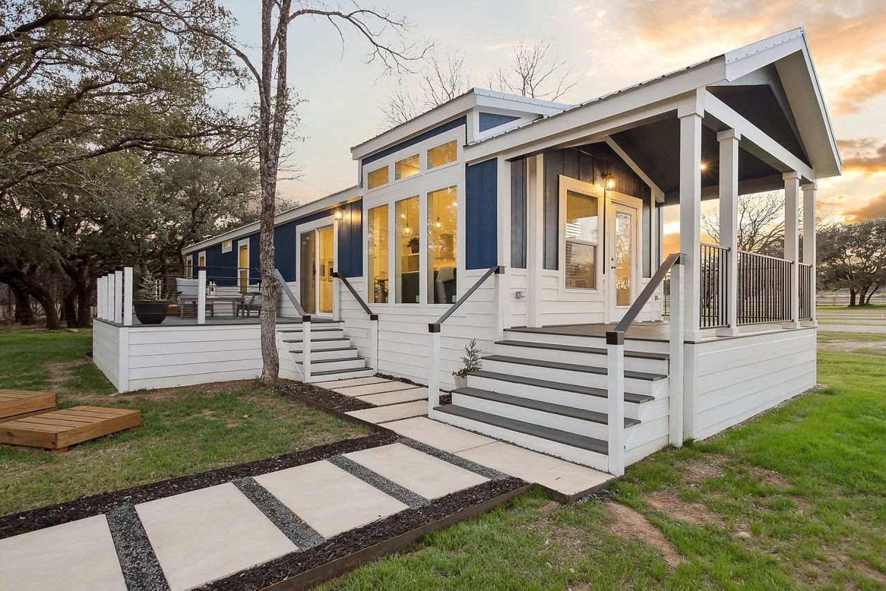 Manufactured home model with a covered front porch